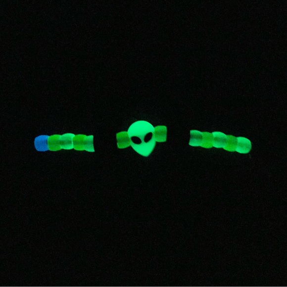Roach Clip Spaced Out Smoker’s Helper Glow in the Dark Alien Head & green beads - Picture 15 of 17